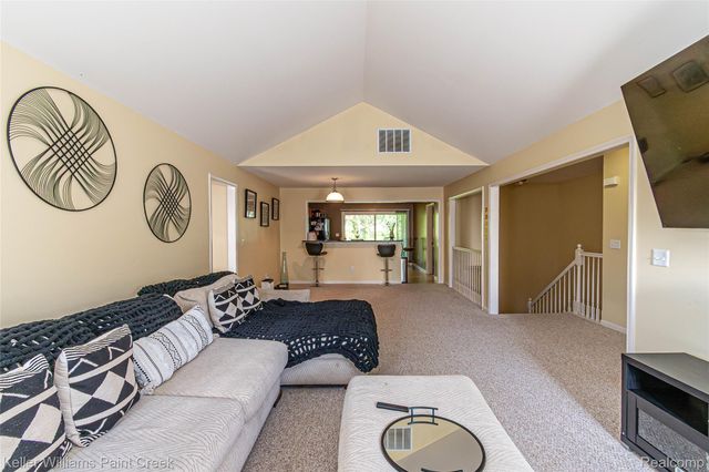 28569 Carlton Way Drive, Novi, MI 48377