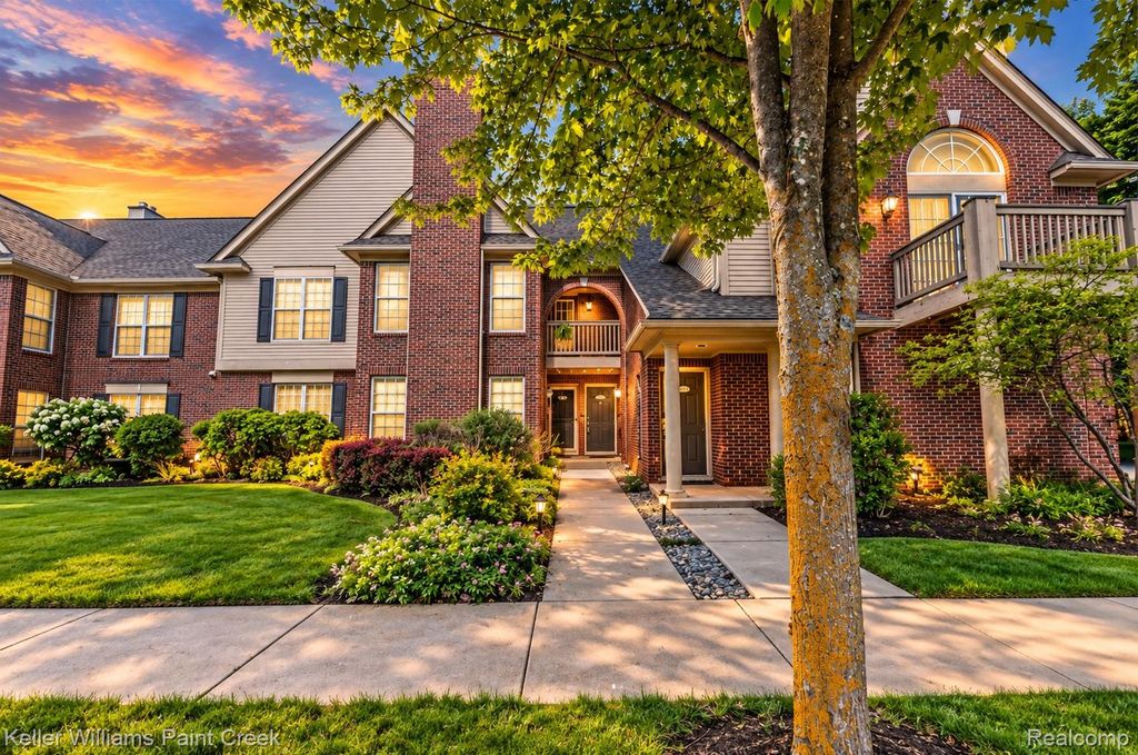28569 Carlton Way Drive, Novi, MI 48377