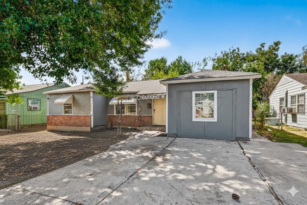 10106 Sierra Drive, Houston, TX 77051