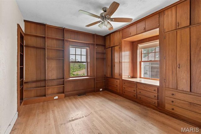 910 Country Club Drive, Pasadena Park, MO 63121
