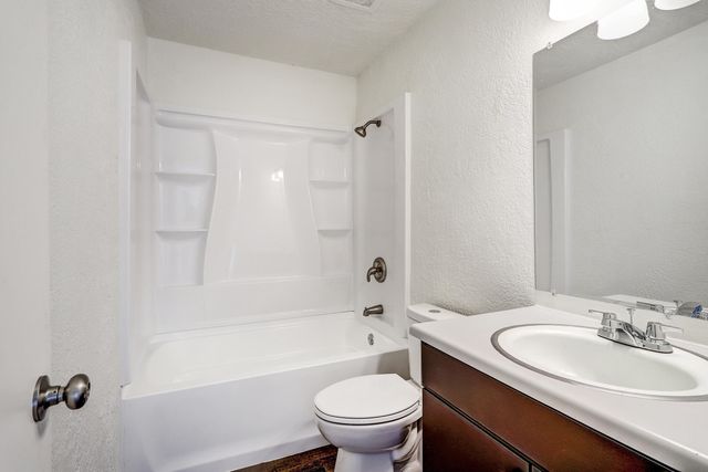 10789 Towner Avenue NE, Albuquerque, NM 87112