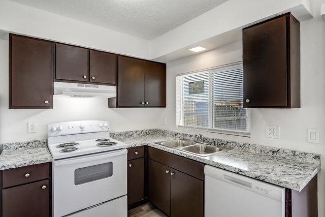 10789 Towner Avenue NE, Albuquerque, NM 87112