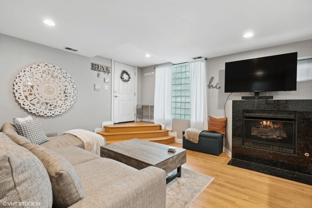 2307 W Haddon Avenue A, Chicago, IL 60622