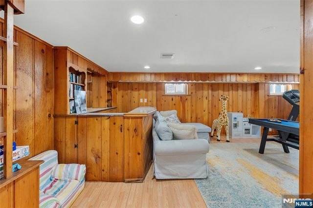 609 Wyndham Road, Teaneck, NJ 07666