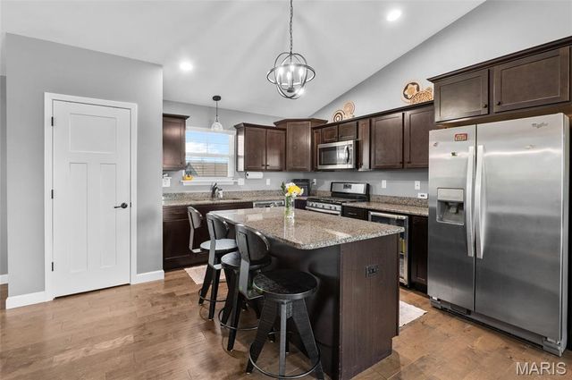 504 Dakotah Dr, St Jacob, IL 62281