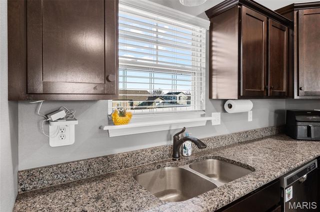 504 Dakotah Dr, St Jacob, IL 62281