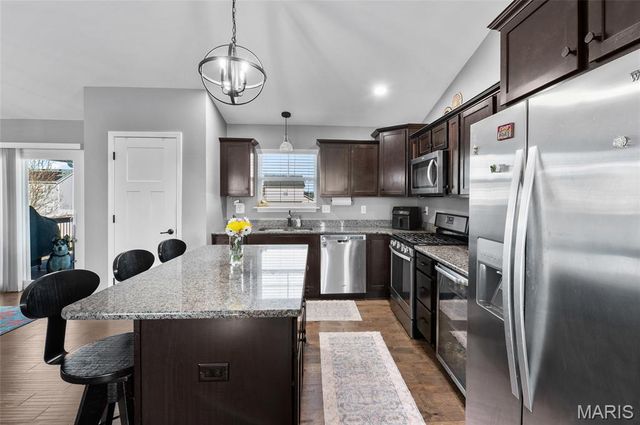 504 Dakotah Dr, St Jacob, IL 62281