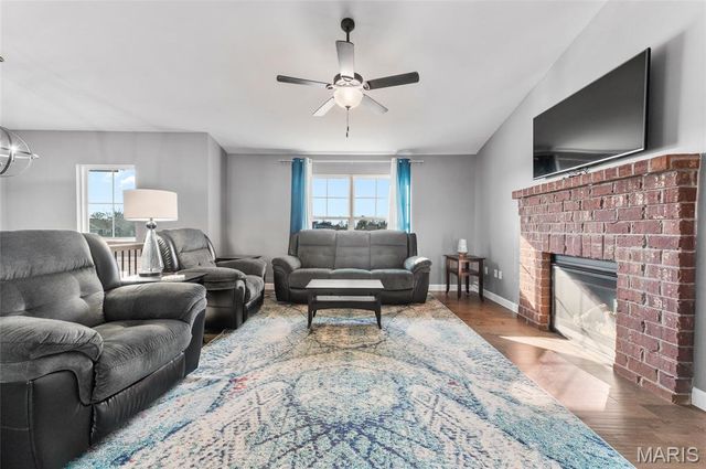 504 Dakotah Dr, St Jacob, IL 62281