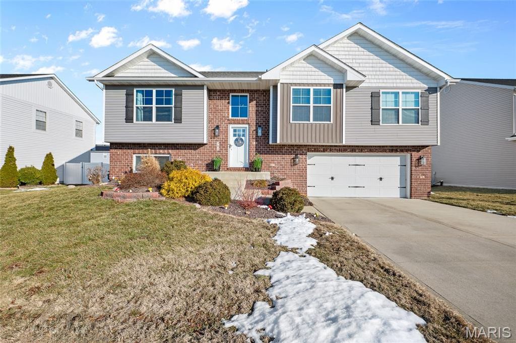 504 Dakotah Dr, St Jacob, IL 62281