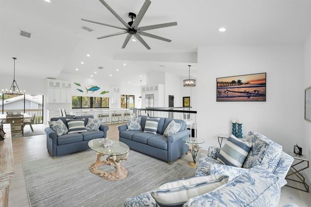 4290 SE Whiticar Way, Stuart, FL 34997