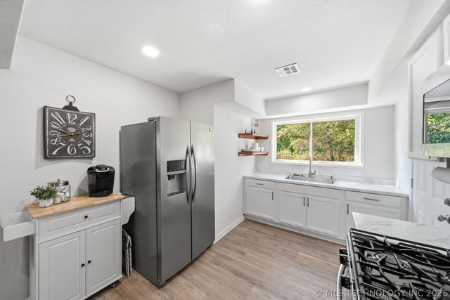 244 E 52nd Place N, Tulsa, OK 74126
