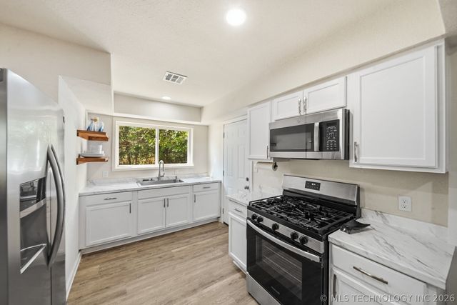 244 E 52nd Place N, Tulsa, OK 74126