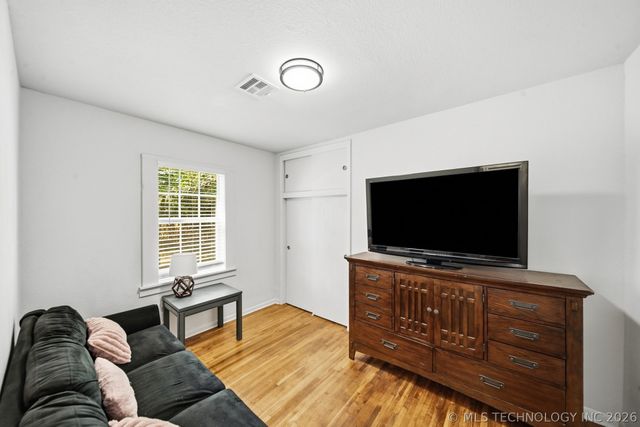 244 E 52nd Place N, Tulsa, OK 74126