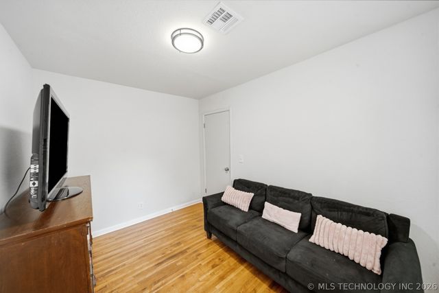 244 E 52nd Place N, Tulsa, OK 74126