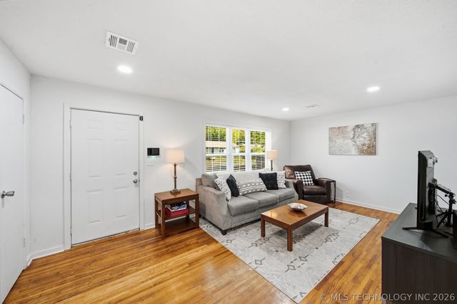 244 E 52nd Place N, Tulsa, OK 74126