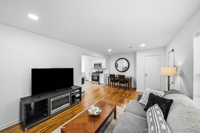 244 E 52nd Place N, Tulsa, OK 74126