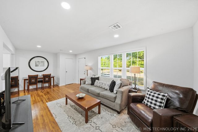244 E 52nd Place N, Tulsa, OK 74126
