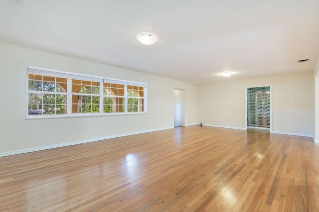 118 Linda Lane, West Palm Beach, FL 33405