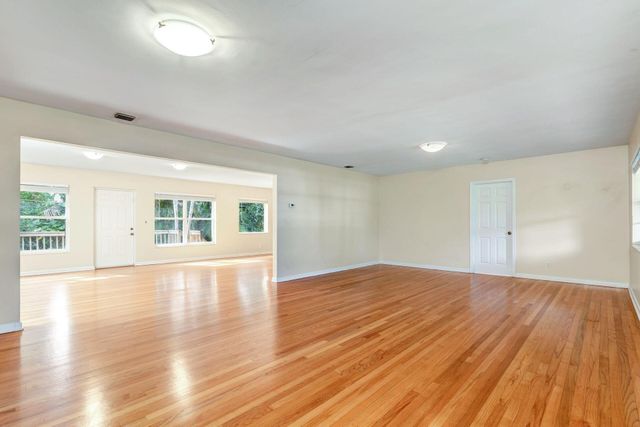 118 Linda Lane, West Palm Beach, FL 33405