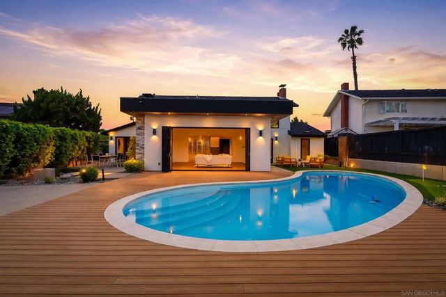 6031 Dirac St, San Diego, CA 92122