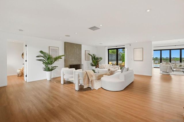 6031 Dirac St, San Diego, CA 92122