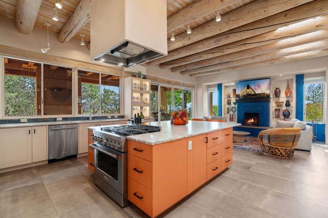 1085 Camino Manana, Santa Fe, NM 87501