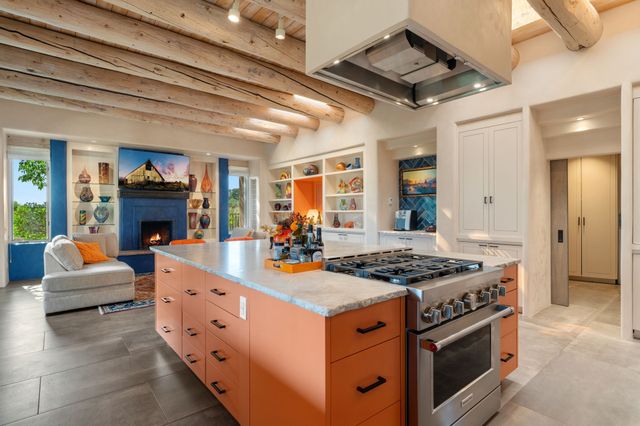 1085 Camino Manana, Santa Fe, NM 87501