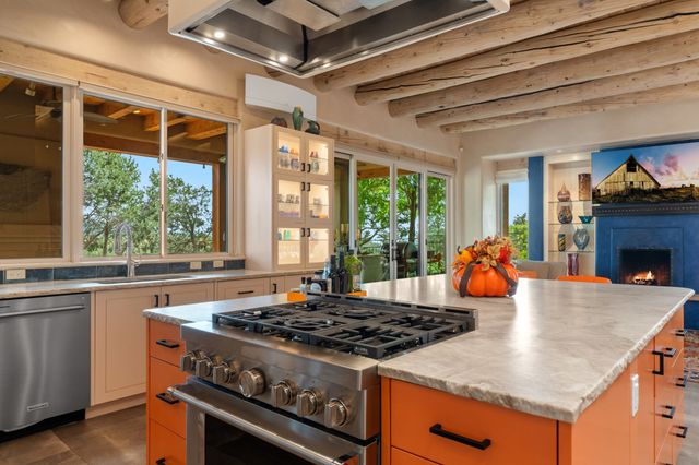 1085 Camino Manana, Santa Fe, NM 87501