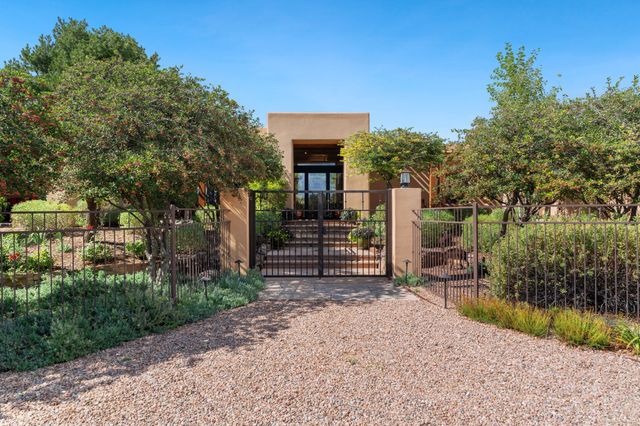 1085 Camino Manana, Santa Fe, NM 87501