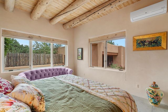 1085 Camino Manana, Santa Fe, NM 87501