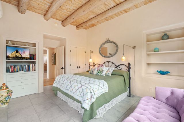 1085 Camino Manana, Santa Fe, NM 87501