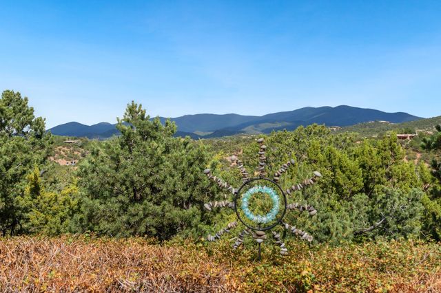 1085 Camino Manana, Santa Fe, NM 87501