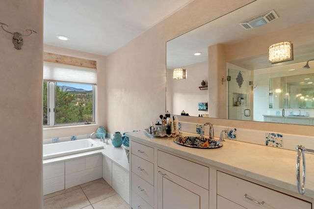 1085 Camino Manana, Santa Fe, NM 87501