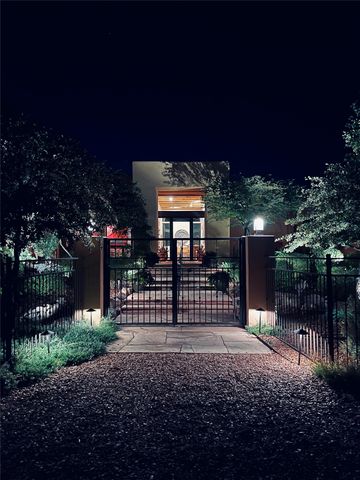 1085 Camino Manana, Santa Fe, NM 87501