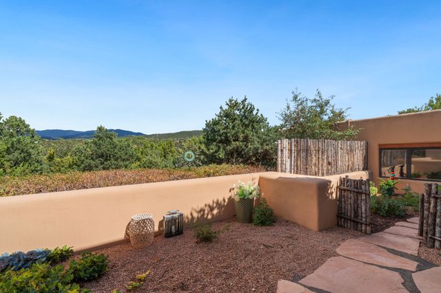 1085 Camino Manana, Santa Fe, NM 87501