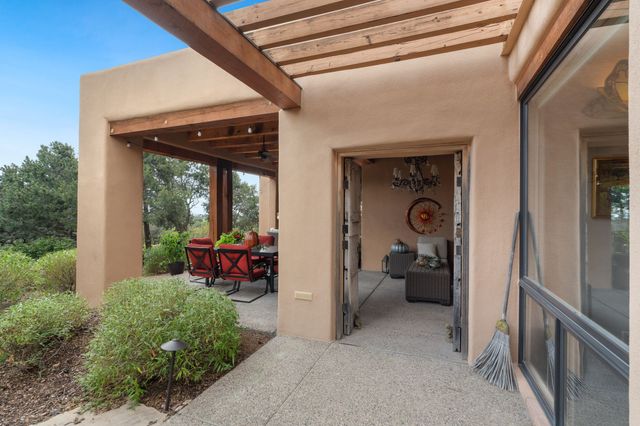 1085 Camino Manana, Santa Fe, NM 87501