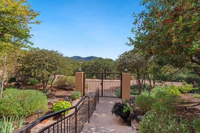 1085 Camino Manana, Santa Fe, NM 87501