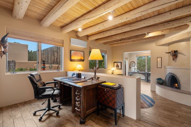 1085 Camino Manana, Santa Fe, NM 87501