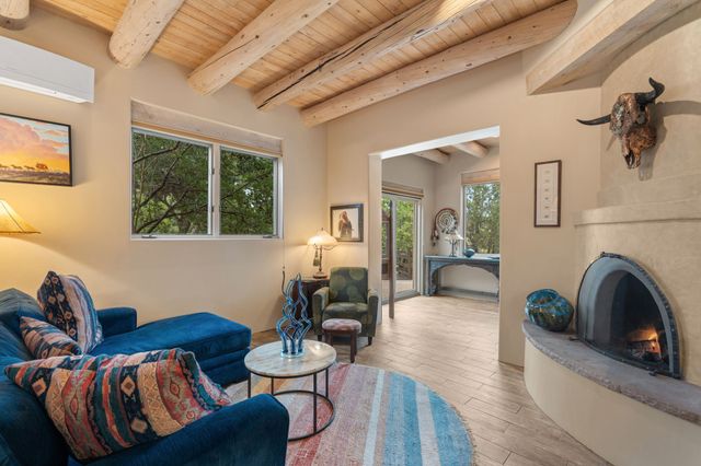 1085 Camino Manana, Santa Fe, NM 87501