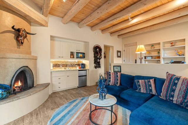 1085 Camino Manana, Santa Fe, NM 87501