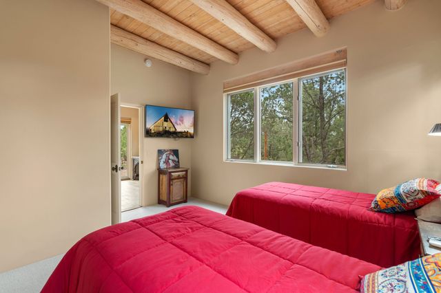 1085 Camino Manana, Santa Fe, NM 87501