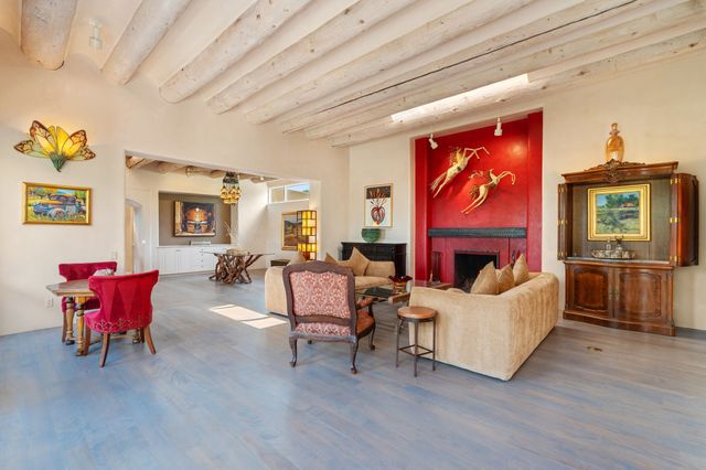 1085 Camino Manana, Santa Fe, NM 87501