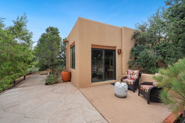 1085 Camino Manana, Santa Fe, NM 87501