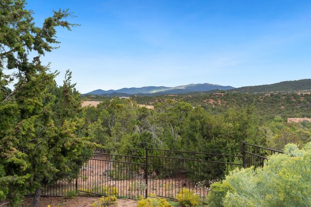 1085 Camino Manana, Santa Fe, NM 87501