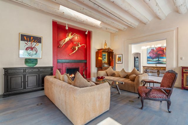 1085 Camino Manana, Santa Fe, NM 87501