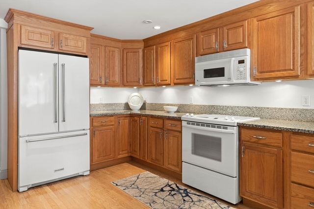 60 Merrimac St 907, Amesbury, MA 01913