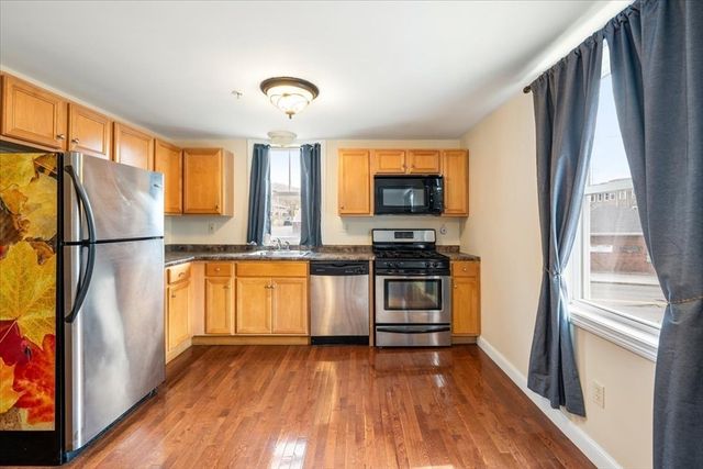 100 Rogers St 1, Lowell, MA 01852