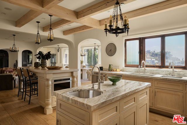 1588 Viewsite Drive, Los Angeles, CA 90069
