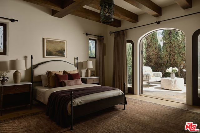 1588 Viewsite Drive, Los Angeles, CA 90069
