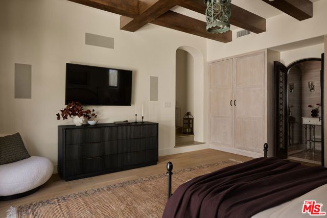 1588 Viewsite Drive, Los Angeles, CA 90069